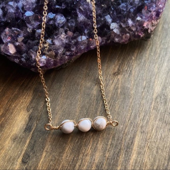 Alquimia Jewelry - WHITE HOWLITE TRINITY GOLD NECKLACE